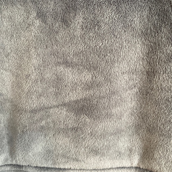 32 Degrees Heat Blanket Sweater - Picture 2 of 6